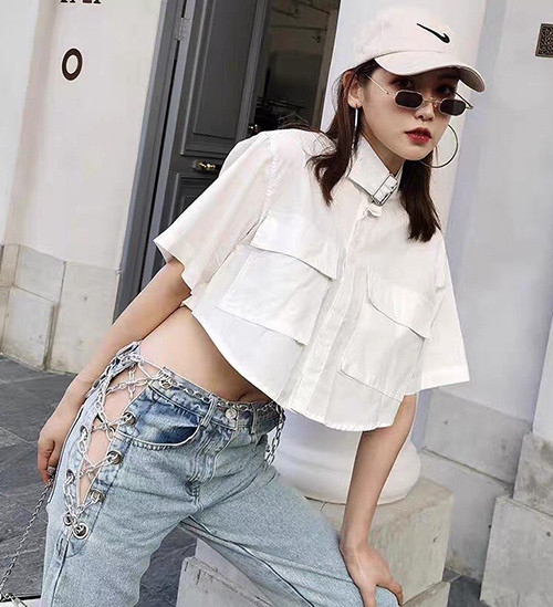 Chủ yếu chiếc quần này được mix cùng áo croptop để khoe vòng eo nhỏ nhắn không mỡ thừa.