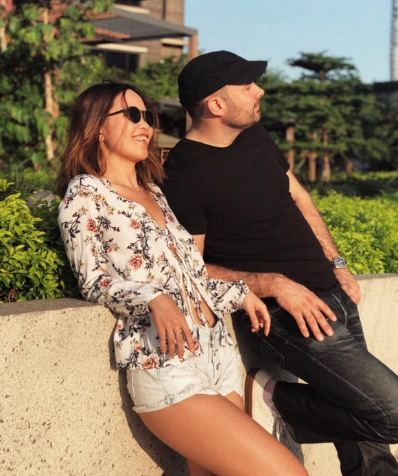 Sự sexy và cá tính luôn được kết hợp trong phong cách thời trang của em gái Hà Anh.