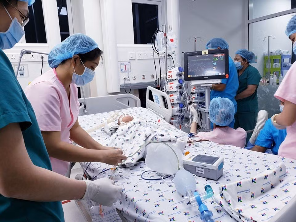 Ca mo 12 gio tach roi cap song sinh dinh lien thanh cong di vao lich su-Hinh-2