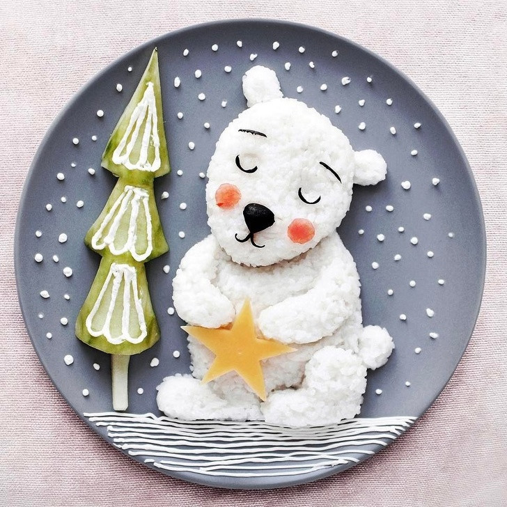 Đĩa cơm tạo hình gấu trắng đáng yêu.