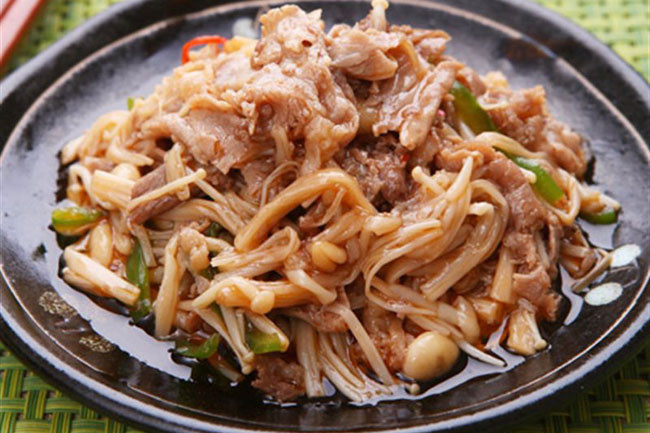 Tuy nhiên, hậu quả của việc cho nhiều dầu ăn vào nấm là khiến chúng làm cản quá trình hấp thụ dinh dưỡng của nấm vào cơ thể, gây đầy bụng, khó tiêu, thậm chí có thể khiến bạn mắc chứng trào ngược dạ dày.