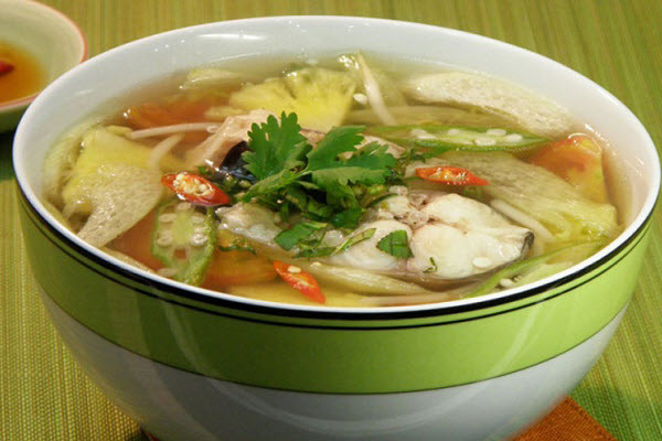 Canh cá nấu chua cũng là món canh giải rượu và bổ sung dinh dưỡng tuyệt vời.