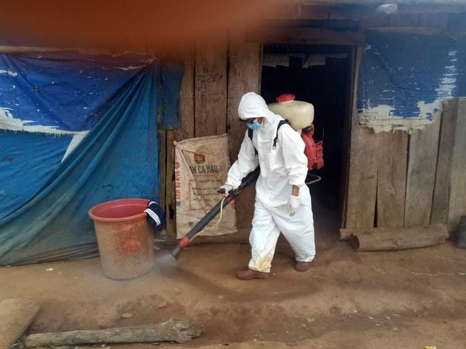 Ông Đặng Thành, Giám đốc Trung tâm Kiểm soát bệnh tật tỉnh cho biết tỷ lệ tiêm chủng vaccine ngừa bệnh bạch hầu trên địa bàn khoảng 52-65%. Tỷ lệ thấp do nhóm người H'Mông bất hợp tác trong vấn đề tiêm chủng. Ảnh: CAND.