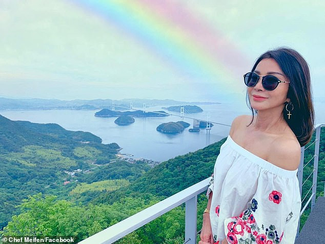 Chia sẻ về bí quyết giữ dáng và nhan sắc trẻ trung, Trần Mỹ Phượng cho rằng, bản thân trẻ lâu là một phần nhờ gene của bố mẹ.