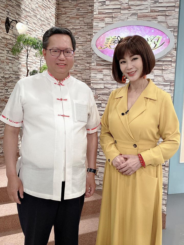 Những năm gần đây, Trần Mỹ Phượng luôn duy trì thói quen tắm bằng nước ấm. Vì nó không những giúp bản chống được cảm mạo mà còn giúp da được đàn hồi, kích thích quá trình lưu thông máu. Bên cạnh đó cô cũng tích cực massage lúc tắm để thư giãn, thoải mái.