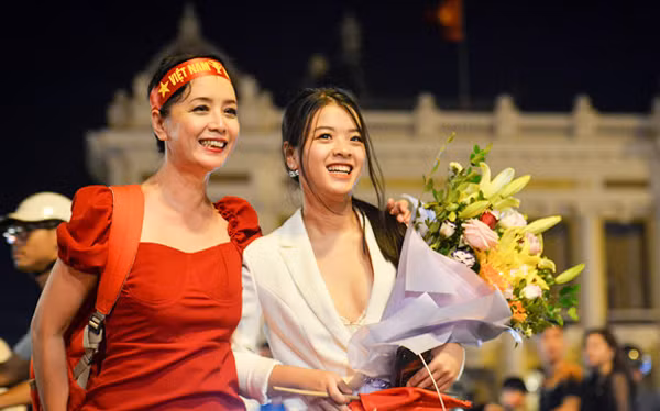 Hồng Khanh năm nay bước sang tuổi 16 và ngày càng chuộng cách ăn mặc gợi cảm, sành điệu và nữ tính.