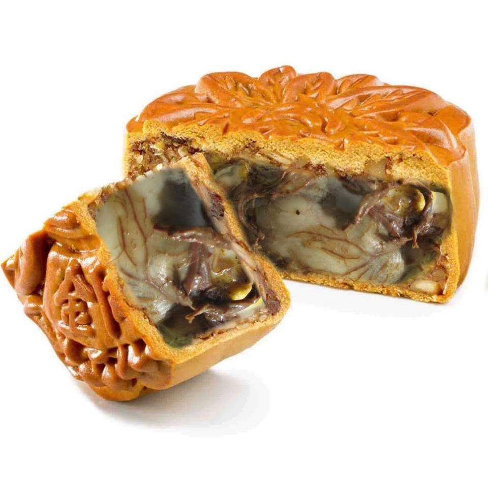 Bạn có tưởng tượng ra món bánh trung thu nhân trứng vịt lộn.