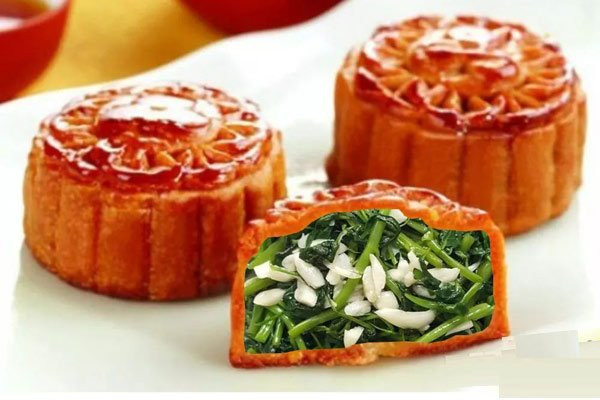 Bánh nhân rau muống xào tỏi.