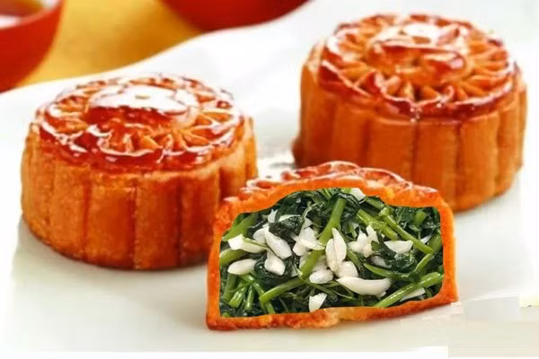 Bánh nhân rau muống xào tỏi.