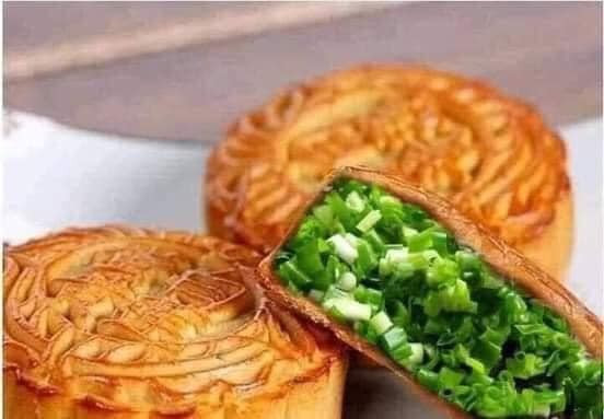 Bạn có bao giờ nghĩ đến việc thưởng thức món bánh trung thu nhân hành lá?