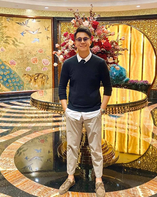 Sơ mi, jeans, short và áo thun kiểu basic luôn là những trang phục đơn giản gắn liền với hình ảnh khỏe khoắn của bạn trai Hương Giang.