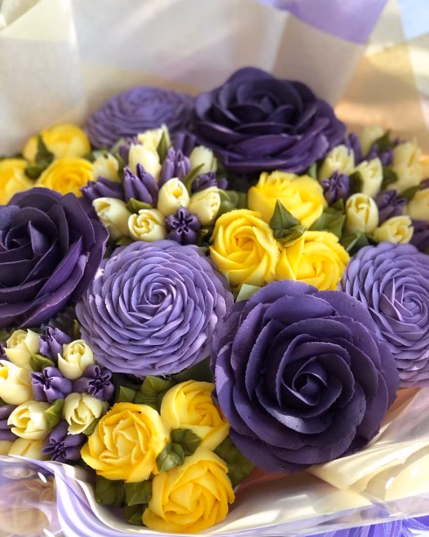 Bà mẹ 5 con say sưa với niềm đam mê làm bó hoa "cupcake" của mình, bên cạnh việc tạo ra những tác phẩm đẹp lộng lẫy, cô còn rất chú trọng việc đảm bảo vệ sinh thực phẩm như một nhà hàng 5 sao.