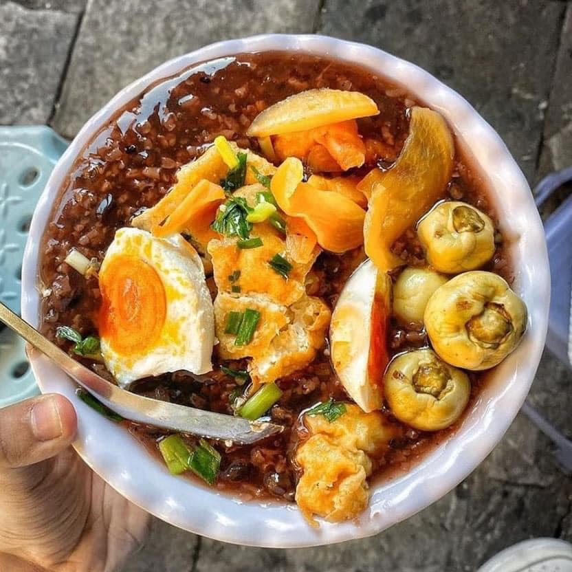 Theo các chuyên gia dinh dưỡng, các loại đậu có giá trị dinh dưỡng cao. Chính vì thế, vào mùa hè, ăn bát chè đậu hay cháo đậu có kèm chút muối có tác dụng giải nhiệt rất tốt, đồng thời cân bằng điện giải do mồ hôi ra nhiều, mất nước.