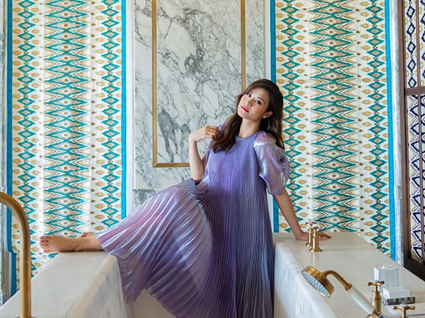 Diện chiếc váy tím pastel, mỹ nhân 8X đã khoe trọn nhan sắc ngày càng thăng hoa, mặn mà hơn trước.