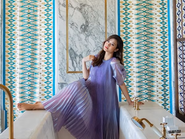 Diện chiếc váy tím pastel, mỹ nhân 8X đã khoe trọn nhan sắc ngày càng thăng hoa, mặn mà hơn trước.