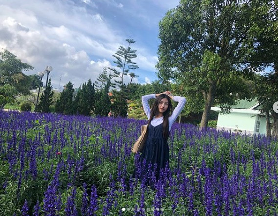 Khi đi du lịch, người đẹp cũng yêu thích phong cách vintage cổ điển.