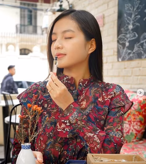 Những kiểu đầm vintage cũng được người đẹp phim Nhà trọ Balanha ưa chuộng.