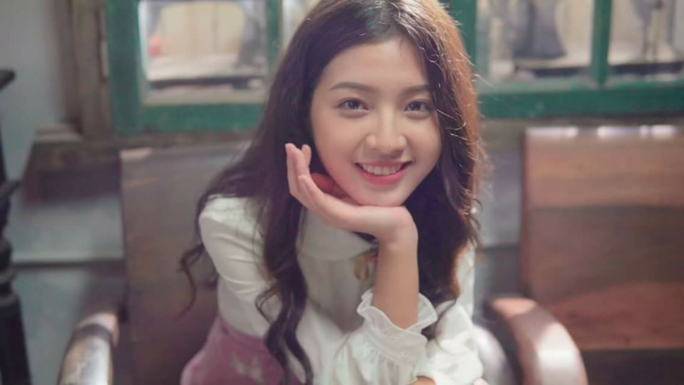 Cách ăn mặc đơn giản và nhẹ nhàng của nữ diễn viên được nhiều người hâm mô yêu mến.