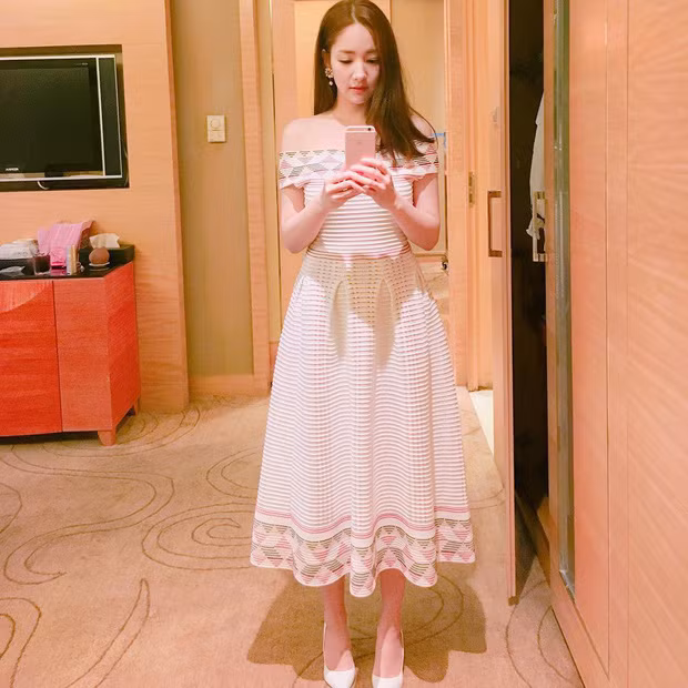 Điểm đáng chú ý trong gu thời trang của Park Min Young là dễ mặc, thanh lịch và trẻ trung