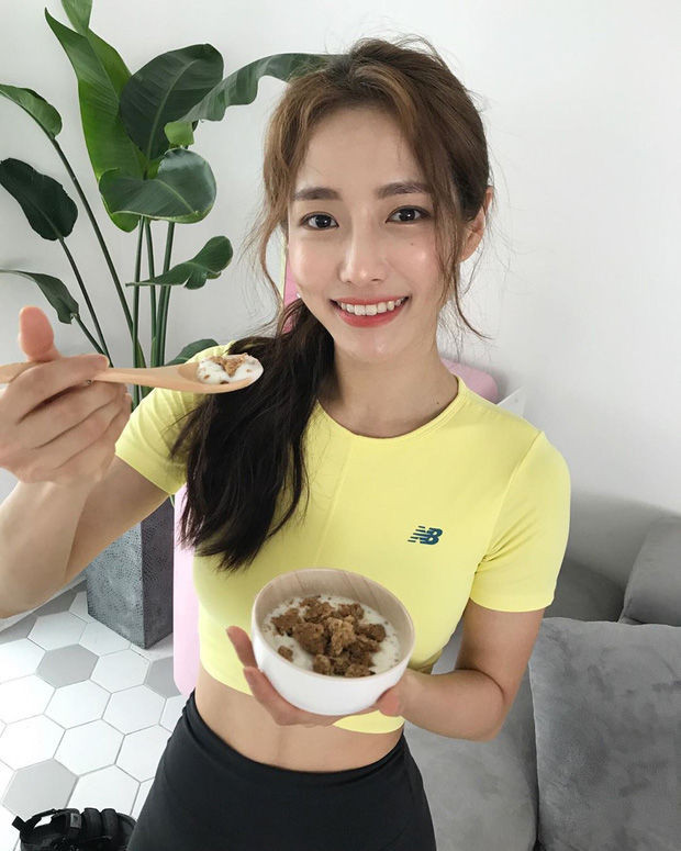 Thay vì kiêng tinh bột, Hyun Kyung những loại tinh bột tốt cho sức khỏe như gạo lứt, bánh mì đen, các loại đậu, đỗ, hạt... để làm phong phú thực đơn, giúp no lâu.