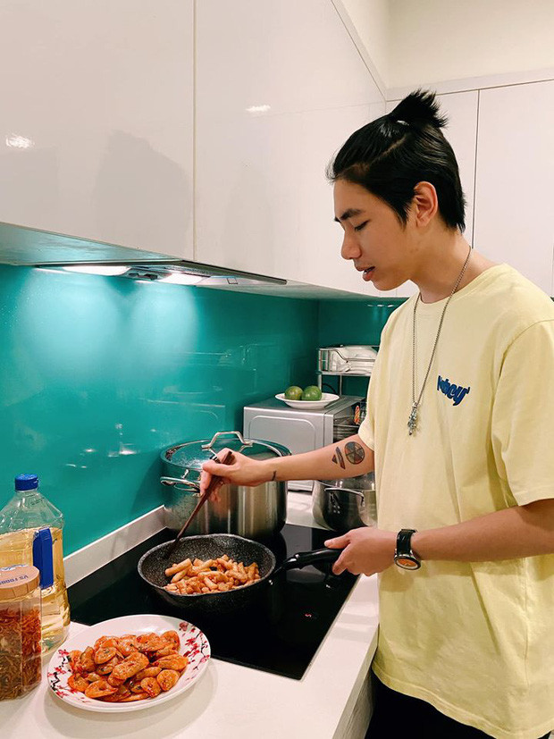 K-ICM trổ tài vào bếp những ngày ở nhà tránh dịch. Ảnh: Internet. Mời độc giả xem video "Chế biến các món ngon từ nấm đông cô". Nguồn: VTC.