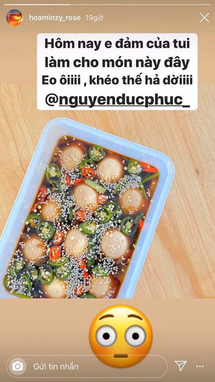 Không chỉ nấu ăn cho gia đình, Đức Phúc còn gửi tặng đồ ăn ngon cho người chị Hòa Minzy.