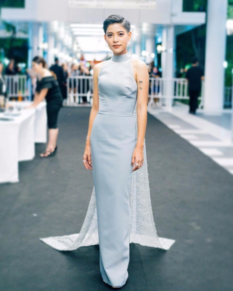 Những kiểu đầm ôm sát kén dáng người mặc cũng không thể làm khó Apinya Sakuljaroensuk. Ảnh: Internet. Video "Minh Hằng chia sẻ về phong cách thời trang". Nguồn: VTC.