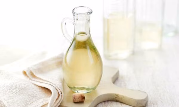 Giấm ăn cũng là thực phẩm chứa một lượng nhỏ cồn. Do vậy, sau khi ăn các món có giấm, bạn cũng có thể bị dính phạt oan vì hơi thở có cồn.