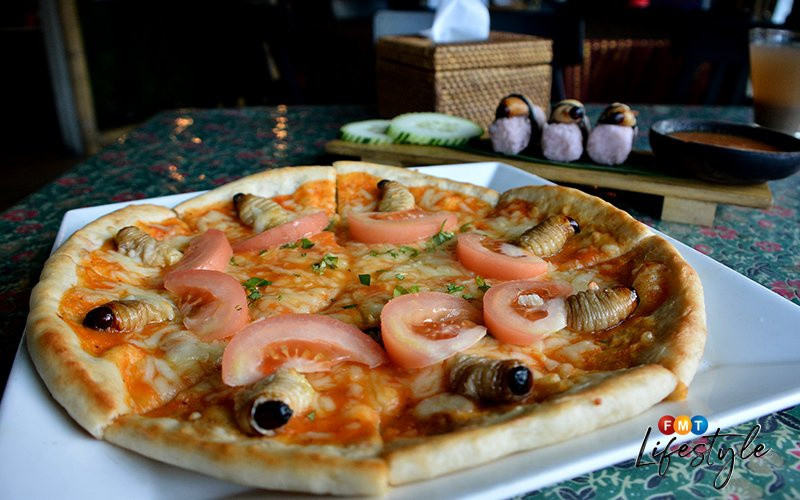 Bên cạnh sushi, pizza từ đuông dừa cũng trở thành một trong những món ăn được yêu thích của tại nhà hàng D'Place Kinabalu. Ảnh: Internet.