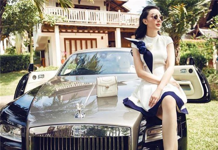 Gu thời trang của Angela Minh Châu được đánh giá sang trọng và lộng lẫy.