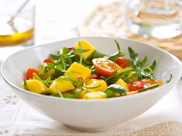 Anh thường chọn những thực phẩm có nguồn gốc từ thực vật là phương pháp lý tưởng để giảm mỡ, không tái béo. Ngoài lúc bắt buộc nạp calo vào cơ thể, anh thường chọn một lượng lớn thực phẩm như rau xanh, đậu, trái cây và cắt giảm tiêu thụ thịt.