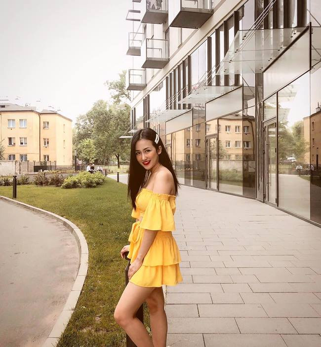 Từng có nghi vấn rằng Trang Moon đã nâng ngực nhưng cô phủ nhận điều này. Theo lời nữ DJ, vòng 1 của cô hoàn toàn tự nhiên, chứ không phải do dao kéo.