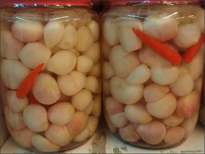 Cach muoi hanh chua ngon gion ma khong noi vang-Hinh-2