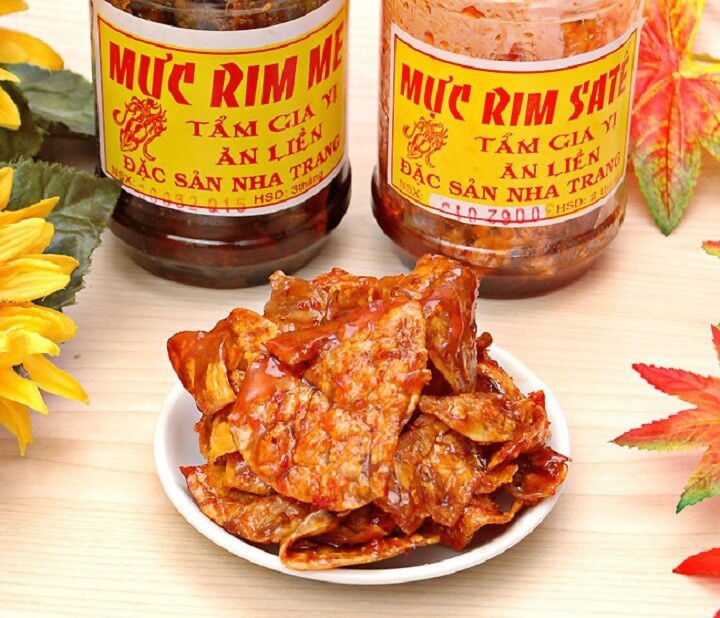 Mực rim/ghẹ sữa ram: Nếu kể đến đặc sản Nha Trang bạn không thể quên các món được chế biến từ mực và ghẹ. Mực và ghẹ không chỉ là một loại hải sản quen thuộc ở đây mà còn là một món quà ý nghĩa khi đi du lịch Nha Trang cho người thân bạn bè được các du khách vô cùng ưa thích.