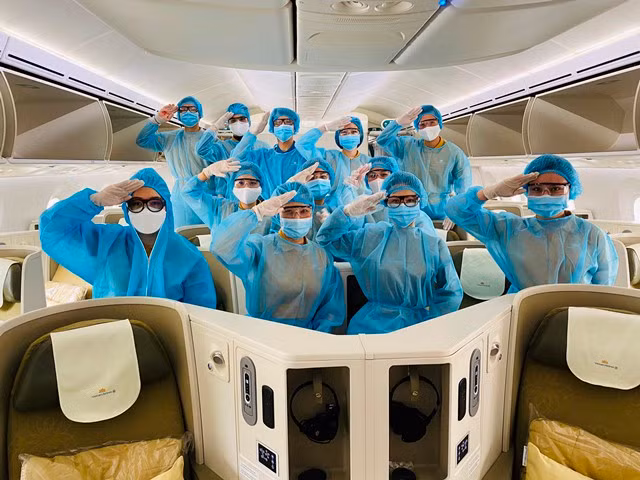 4 bac sy tren chuyen bay dac biet don 120 nguoi Viet nhiem COVID-19 tu Guinea-Hinh-2