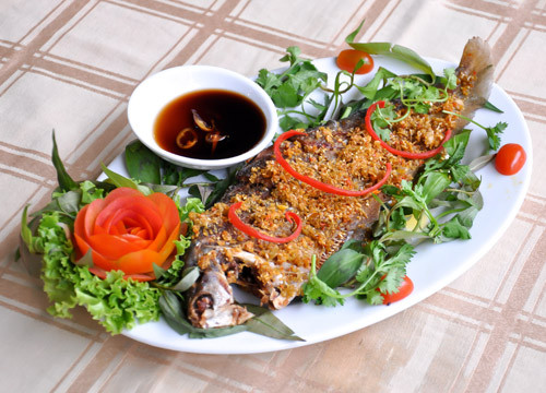 Các món ăn từ cá thác lác có rất nhiều cách chế biến tuy nhiên cách đơn giản nhất là món cá thác lác chiên xả ớt. Món này vừa nhanh, đơn giản mà vẫn giữ được hương vị đặc trưng của cá.