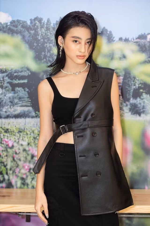 Dương Minh Ngọc thường gây ấn tượng tại các sự kiện với cách ăn mặc độc lạ và trang điểm cực cá tính.