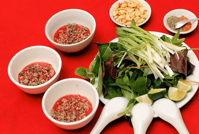 Hon me va loat benh kinh hoang khi an tiet canh khong dung cach