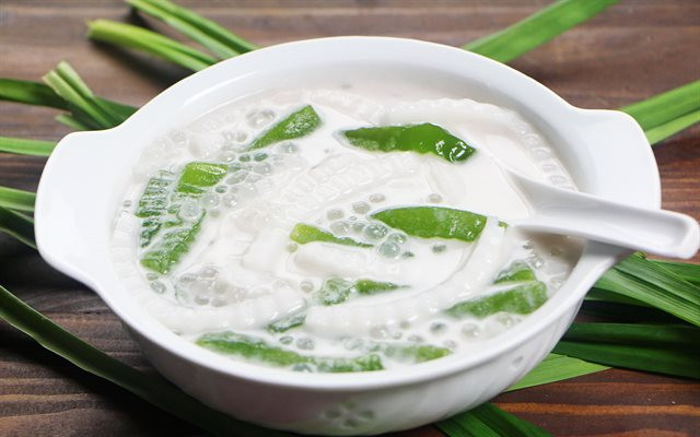 Chè thập cẩm, chè bưởi, chè sầu, chè khúc bạch thanh mát cũng là những món ăn vặt thu hút giới trẻ. Ảnh: Internet. Video "Chế biến món ngon từ nấm đông cô". Nguồn: VTC.