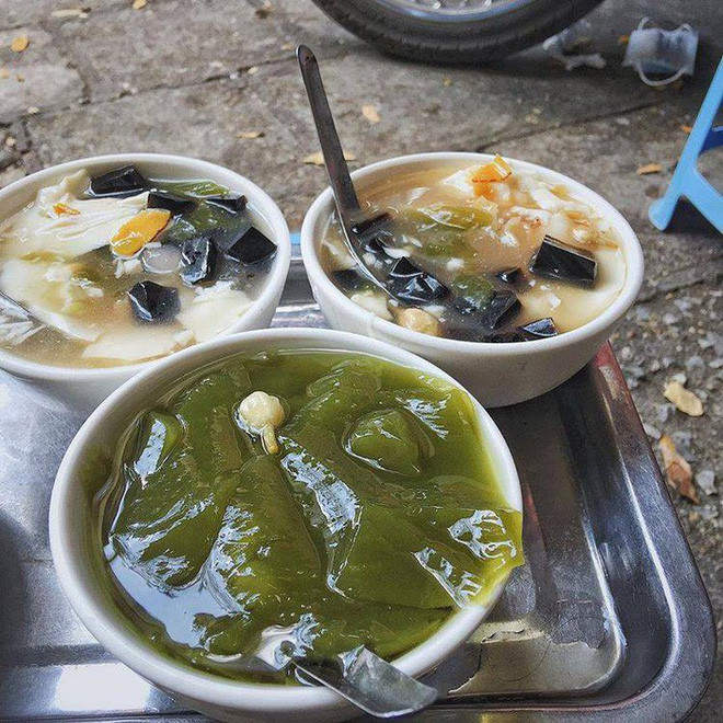 Thạch găng, được vò từ lá cây găng rừng, là món ăn hoàn toàn chế biến tự nhiên và đặc biệt rất tốt cho sức khỏe. Món này được chan cùng nước đường rồi bỏ thêm trân châu, dừa, chè… khiến thực khách có thêm nhiều lựa chọn cho hương vị yêu thích.