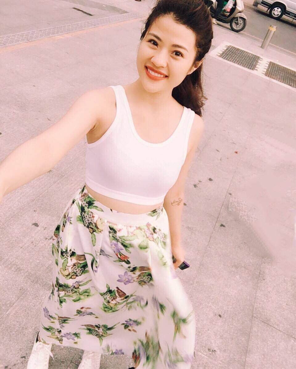 Ngat ngay truoc nhan sac xinh dep cua ba xa nha vo dich AFF Cup-Hinh-2