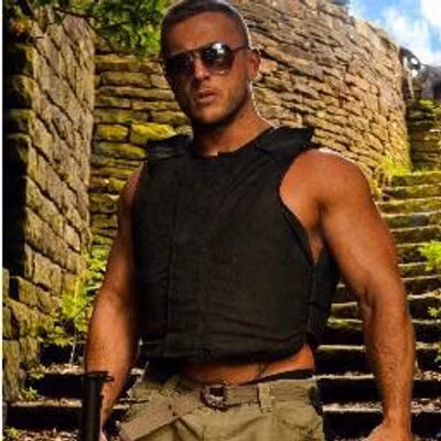 Vì muốn có thân hình cơ bắp săn chắc mà không cần tốn thời gian tập gym nên Adam không tiếc tay chi nhiều tiền cho phẫu thuật thẩm mỹ. Nhờ đó, anh đã loại bỏ được 80% mỡ thừa ra khỏi vùng lưng, ngực và bụng.