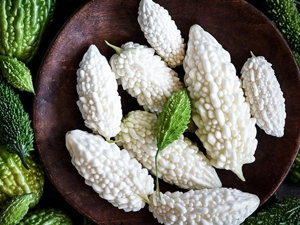 Mướp đắng trắng cũng được trồng rải rác ở nhiều nơi khắp châu Á, nhưng loại mướp của Okinawa được đánh giá cao nhờ màu sắc đẹp và vị ngon đặc trưng.