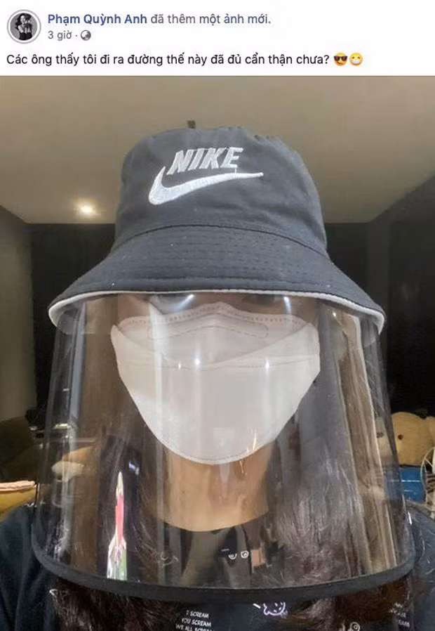 Phạm Quỳnh Anh sử dụng chiến mũ bảo hộ đang gây sốt trong thời gian vừa qua.