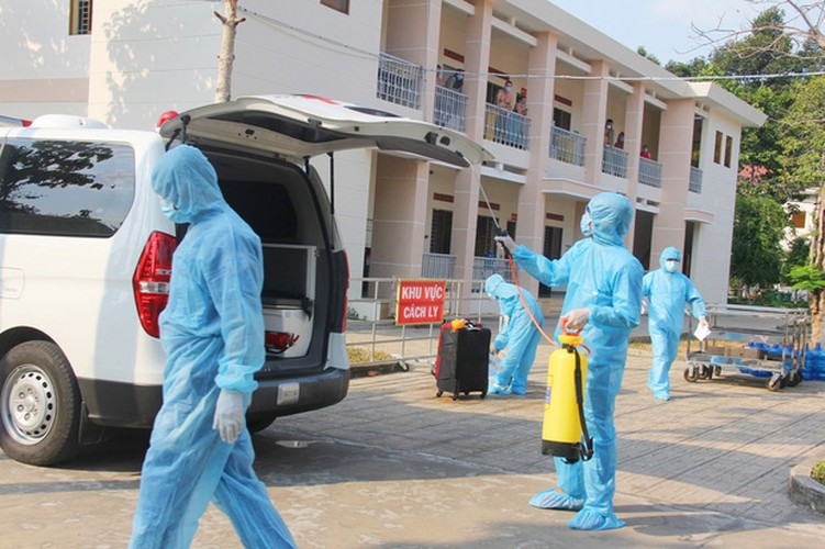 Bệnh viện Dã chiến Củ Chi được đặt tại Trường Quân sự TP.HCM thuộc ấp Bến Đình, xã Nhuận Đức, huyện Củ Chi, TP.HCM, cách trung tâm thành phố khoảng 43km. Đây là nơi cách ly và điều trị những bệnh nhân nghi, hoặc nhiễm COVID-19 trở nặng. Ảnh: Tổ quốc.