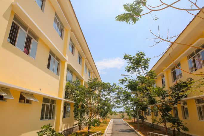 Đây là bệnh viện chuyên cách ly, điều trị COVID-19. Nơi này sẵn sàng tiếp nhận các trường hợp nghi nhiễm để khám và điều trị.