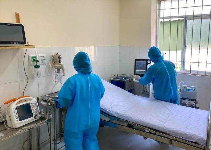 Các chỉ định X quang, siêu âm, xét nghiệm sẽ được thực hiện tại chỗ nhằm hạn chế tối đa nguy cơ lây nhiễm. Ảnh: NLĐ.