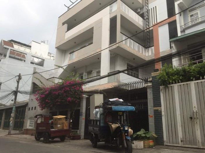 1 nguoi chet, 2 nguoi bi thuong nang, dut lia tay do thang may cap