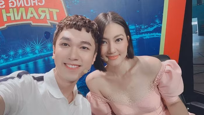 Dù đã trải qua sinh nở nhưng Ngọc Lan vẫn giữ được vóc dáng thon thả để diện các mẫu váy cúp ngực, ôm dáng.