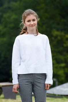 Với style thường ngày, Elisabeth cũng rất giản dị và nhẹ nhàng. Cô nàng yêu thích những thiết kế tối giản gọn gàng cho style năng động thoải mái mà vẫn nữ tính dịu dàng. Ảnh: Internet. Video "Minh Hằng chia sẻ về phong cách thời trang". Nguồn: VTC.